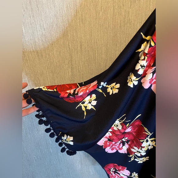 Southern Stitch Floral Kimono w/ Pom Pom Trim size 2X - 3X - Picture 5 of 10